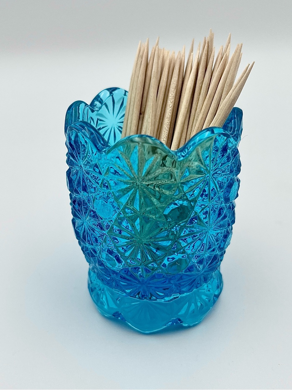 Vintage 1960s/70s L.E. Smith Glass Co. Blue "Daisy and Button" Toothpick Holder